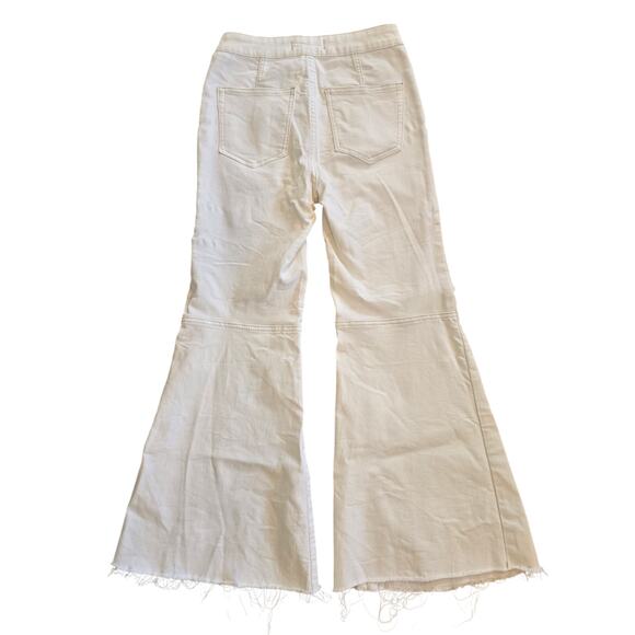 We The Free White High Rise Flare Jeans Sz 26 Distressed Raw Hem - Picture 2 of 4